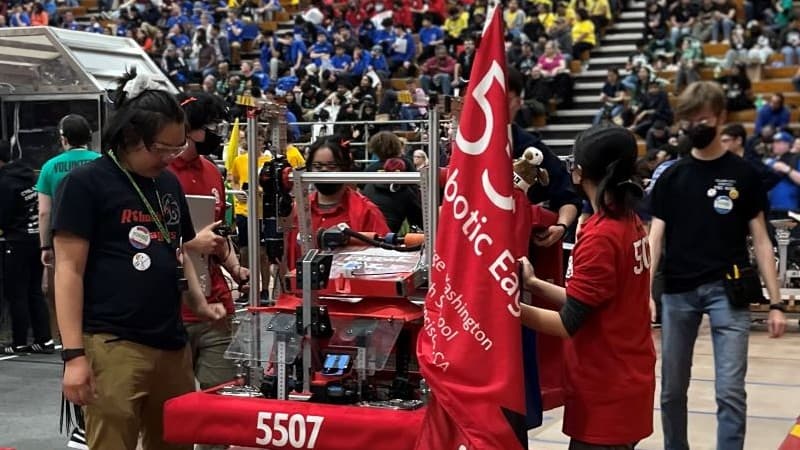 ロボット工学への挑戦: STEM専攻の高校生向け課外活動